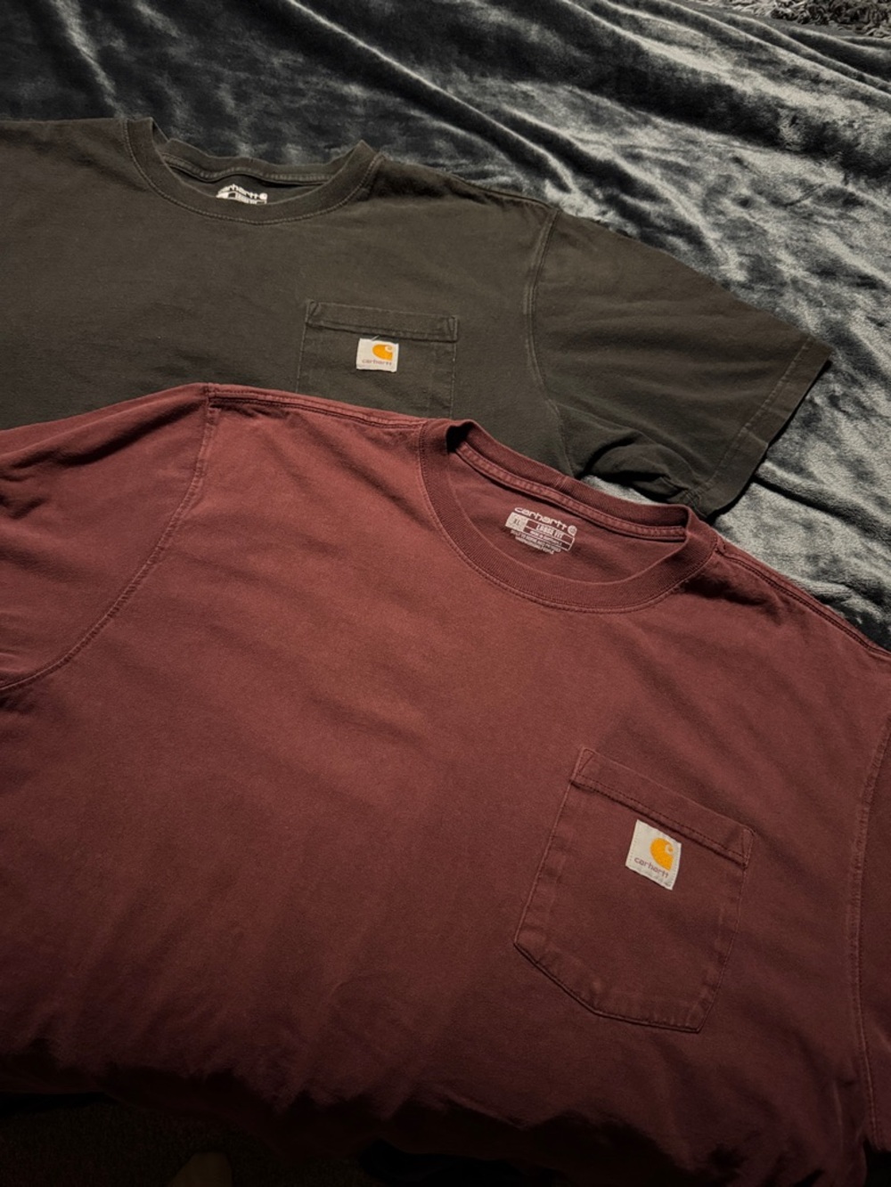 Carhartt Short Sleeve Relaxed Fit Tees in Burgundy and Black